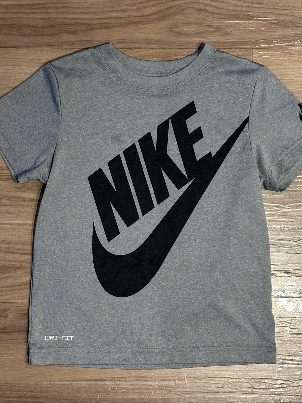 Nike Dri-Fit Futura T-Shirt Unisex‎ Kids 6-7Y Heather Gray Swoosh Logo Crew Neck